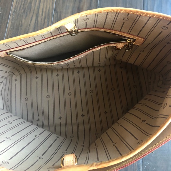 ❌SOLD❌ AUTHENTIC LV DELIGHTFUL PM BEIGE INTERIOR - Picture 8 of 8